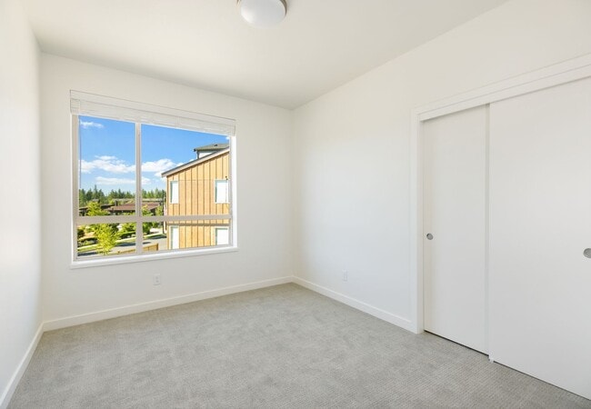 Building Photo - Beautiful 3 Bedroom Home Located in Ten Trails Black Diamond