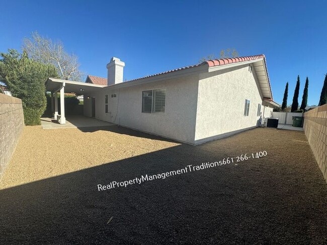 Building Photo - Elegant 4 Bed 2 Bath Home