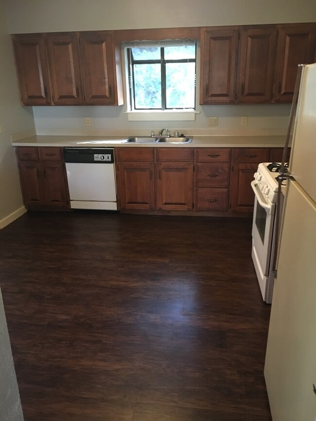 Building Photo - Cozy 2Br/1Ba House tucked away just off SW...
