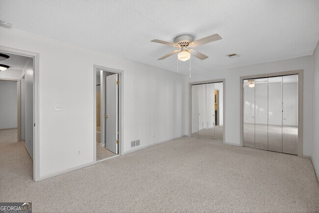 Building Photo - 1 Fairway Dr