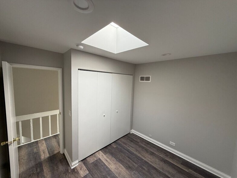 Building Photo - 744 W Gordon Terrace