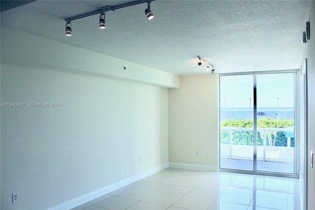 Building Photo - 1871 NW S River Dr