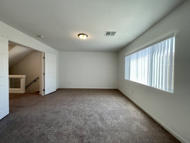 Building Photo - BEAUTIFUL 5 BED 3.5 BATH 3 FLOORS 2 CAR GARAGE SINGLE FAMILY HOME W/ LARGE LOFT & BACKYARD FOR RENT!
