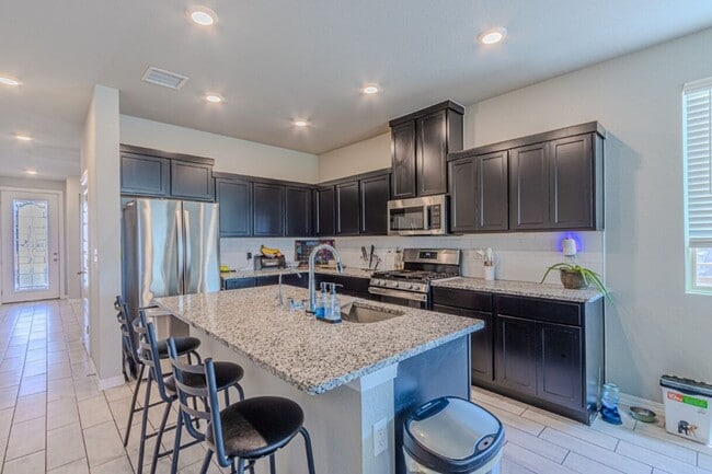 Building Photo - Beautiful home offers access to resort-style amenities