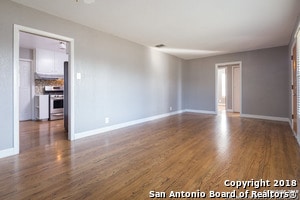 Building Photo - 303 Schmeltzer Ln