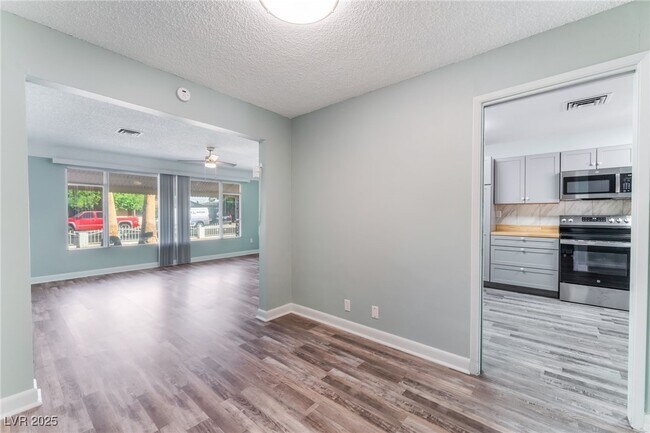 Building Photo - 2112 S Van Patten Pl