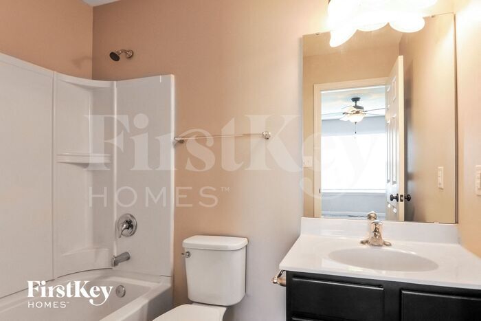 Building Photo - 824 Cadbury Dr