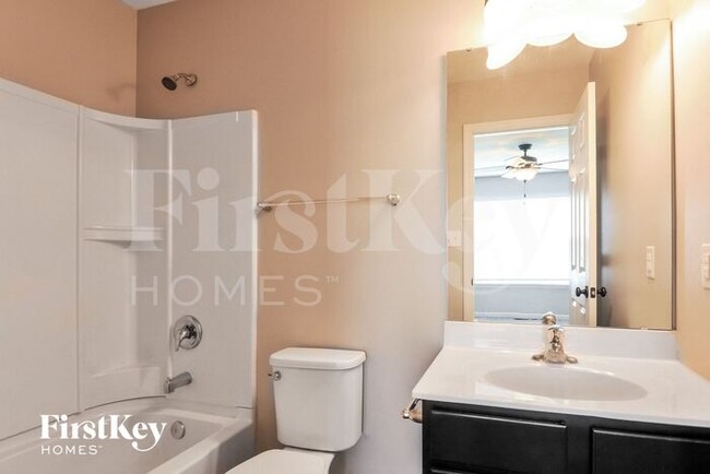 Building Photo - 824 Cadbury Dr