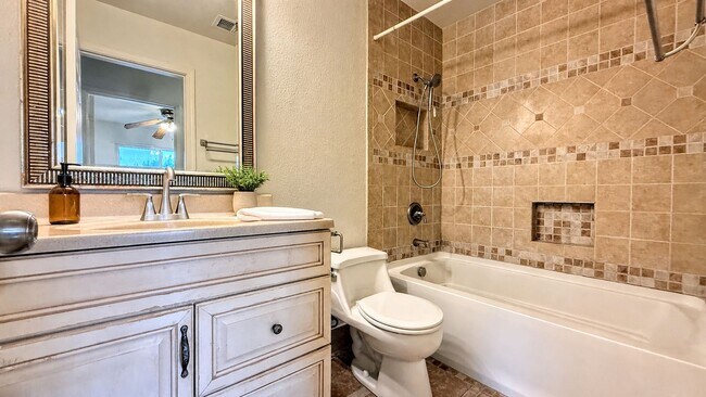 Building Photo - 7214 Chantilley Ct