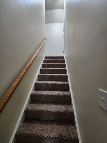 Building Photo - 312 Abbey Ct