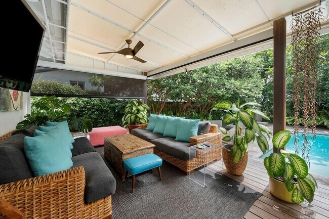 Building Photo - 302 NW 16th St