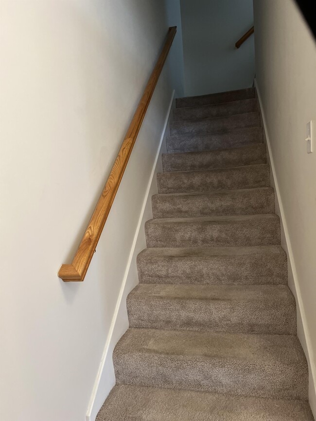 Building Photo - 2271 Dewey Dr