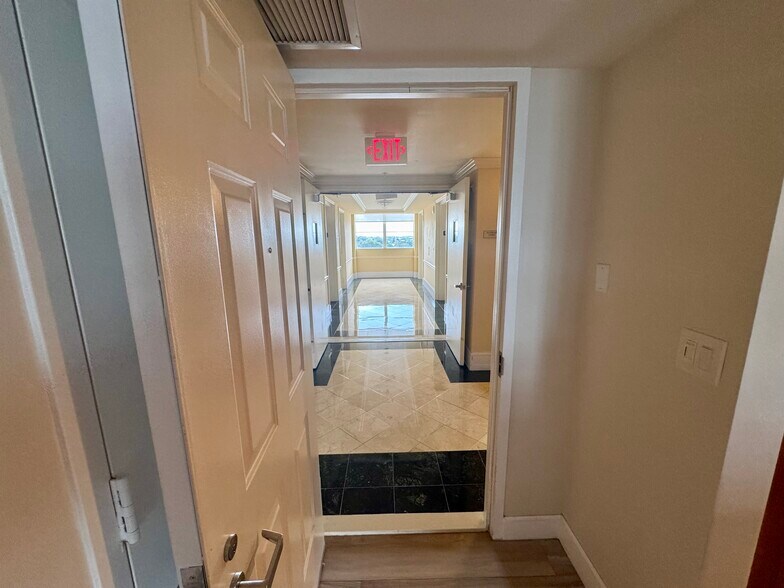 Building Photo - 3232 Coral Way