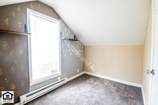 Building Photo - 1418 Sunshine Ave