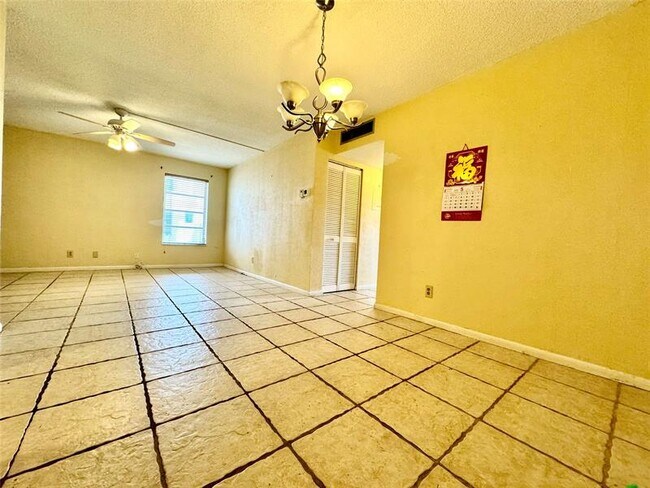 Building Photo - 2471 SW 82nd Ave