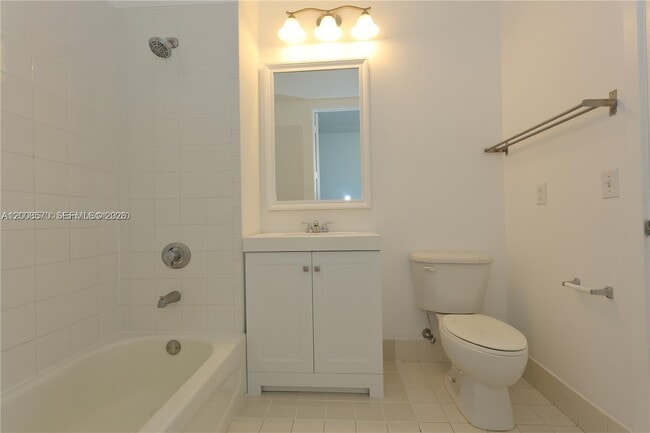 Building Photo - 2200 NE 4th Ave