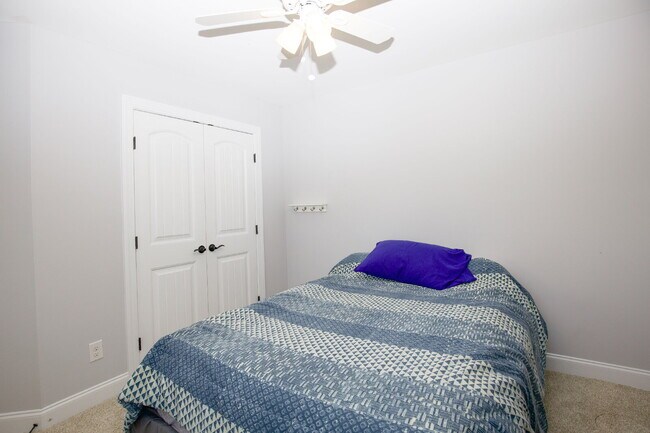 Building Photo - "Spacious 4-Bedroom Gem with 2.5 Baths at ...