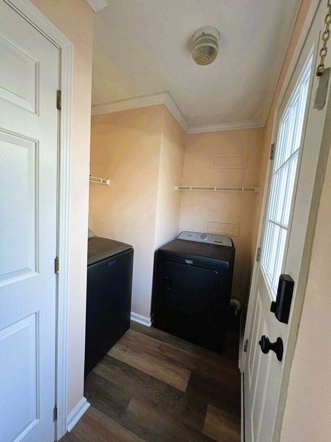 Building Photo - 108 Glenn Forest Dr