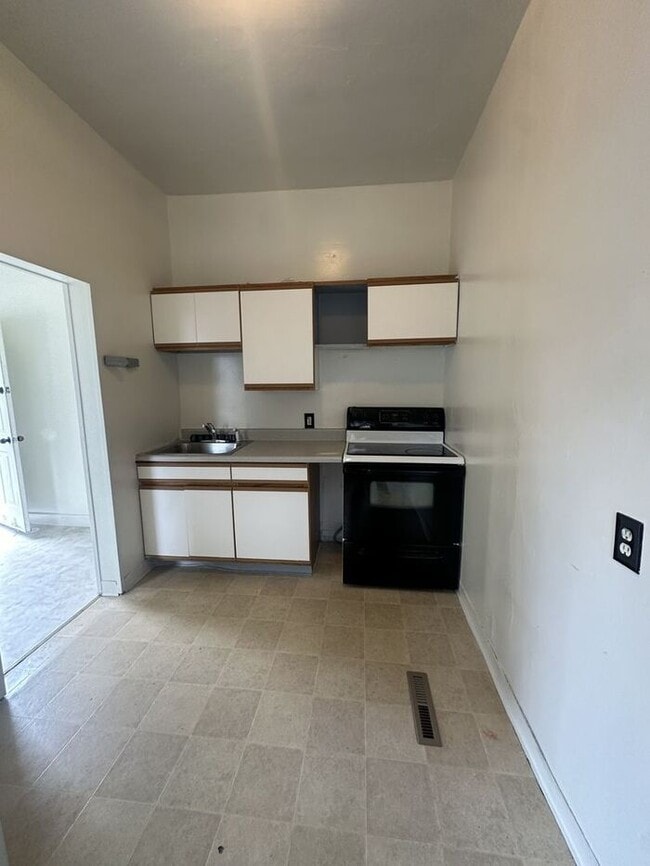 Building Photo - 1 Bed 1 Bath Apartment Close to Downtown GJ