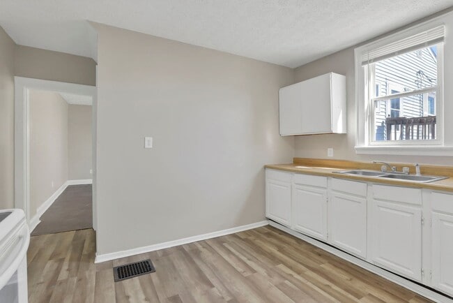 Building Photo - 791-793 E Starr Ave