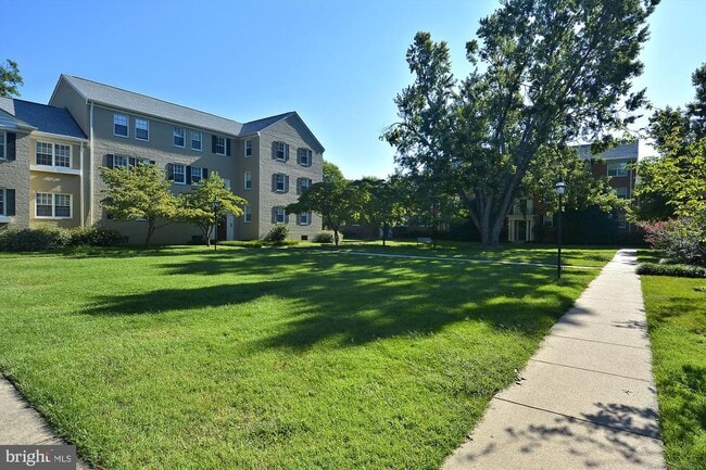Building Photo - 6607 Potomac Ave