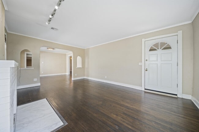 Building Photo - 1231 S Richmond Ave