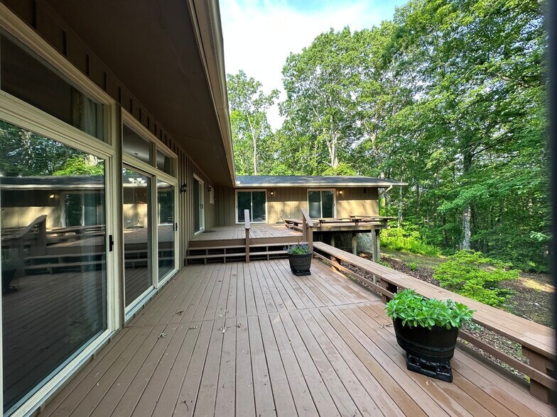 Building Photo - 66 Whispering Pines Dr