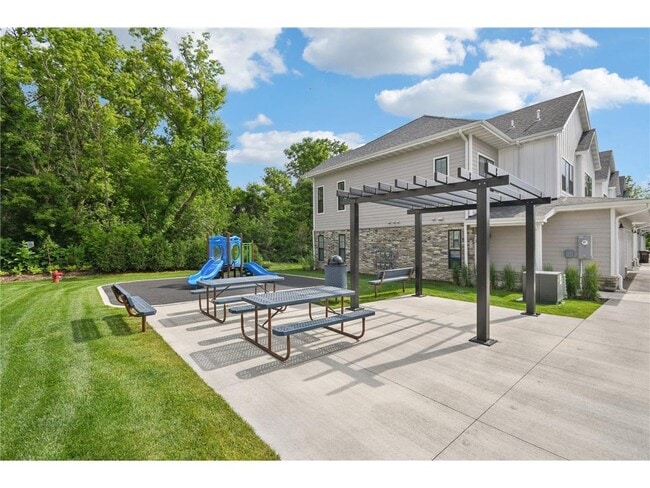 Building Photo - 4750 Ironwood Cir