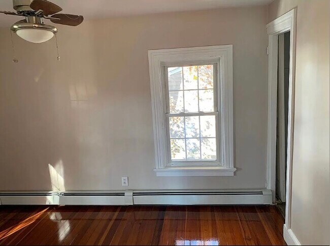 Building Photo - 29 King St