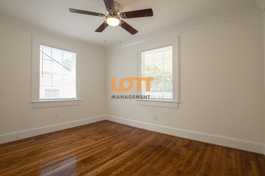 Building Photo - 17 Ellendale Ave