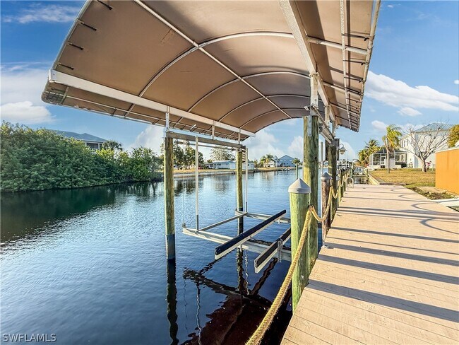 Building Photo - 2115 St Croix Ave