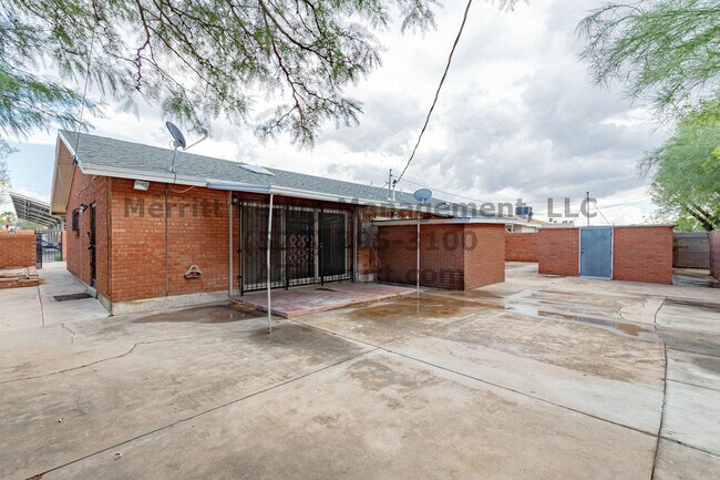 Building Photo - Sam Hughes 4 bedroom, 3 bath home with was...