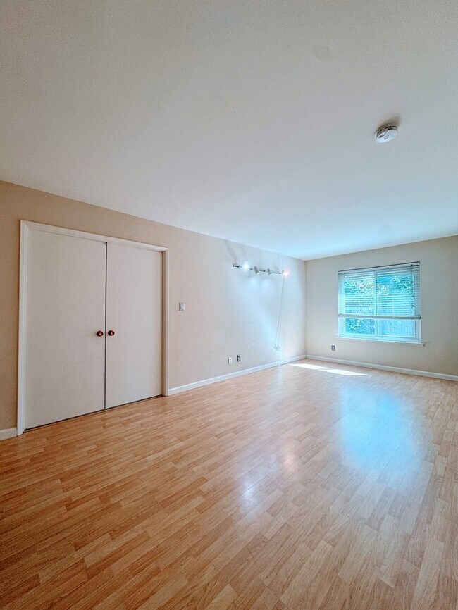Building Photo - Charming , Spacious House for Rent in Rocklin