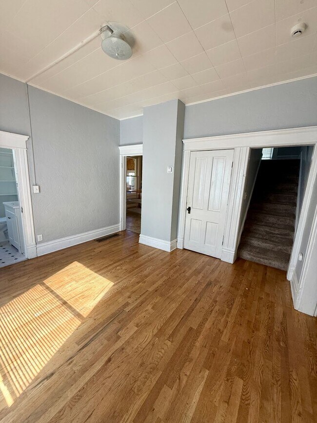 Building Photo - Downtown Boise-Located close to everything!!