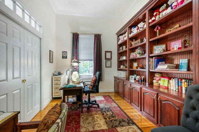 Building Photo - Executive Rental