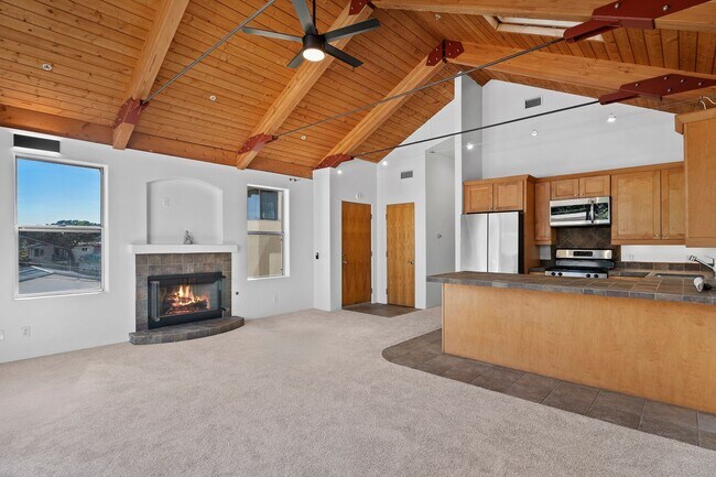 Building Photo - 631 3rd St