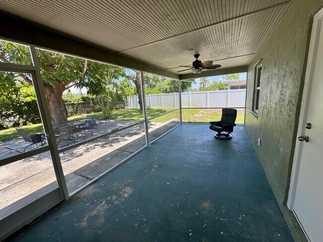 Building Photo - 401 SE 34th Ave