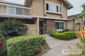 Building Photo - 3 bed, 2.5 bath Home in Charming Neighborh...