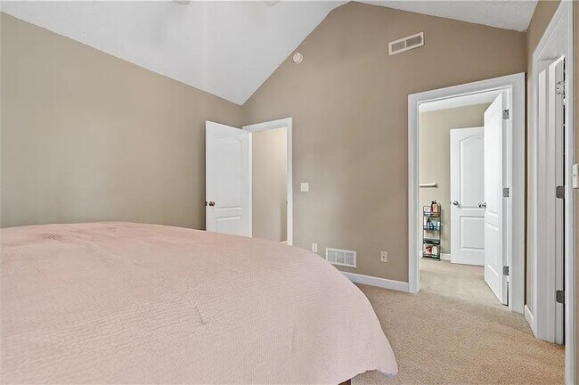 Building Photo - 9001 SW Gala Dr