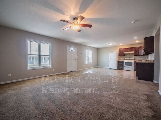 Building Photo - 214 E 1st St