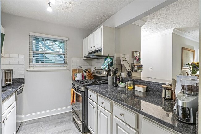 Building Photo - 6800 Glenridge Dr