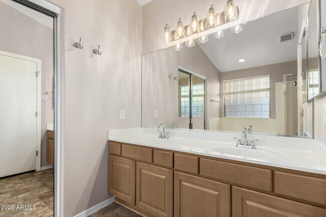 Building Photo - 6038 N Almanza Ln