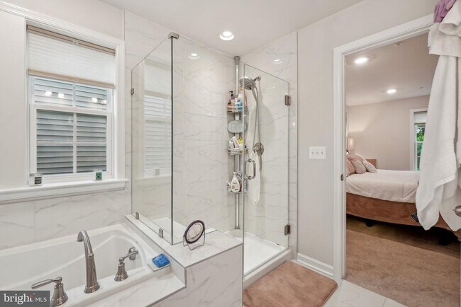 Building Photo - 10908 Meridian Hill Way
