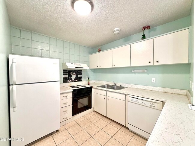 Building Photo - 6400 Edgemere Blvd