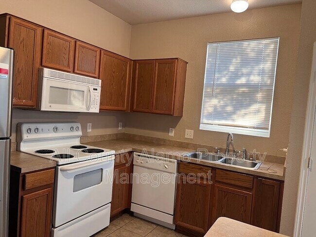 Building Photo - 10303 Lateleaf Oak