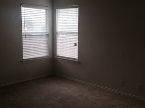 Building Photo - COMFORTABLE HOME | SINGLE STORY  |  CLOSE ...
