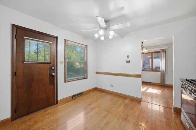 Building Photo - 4050 Violet Ln