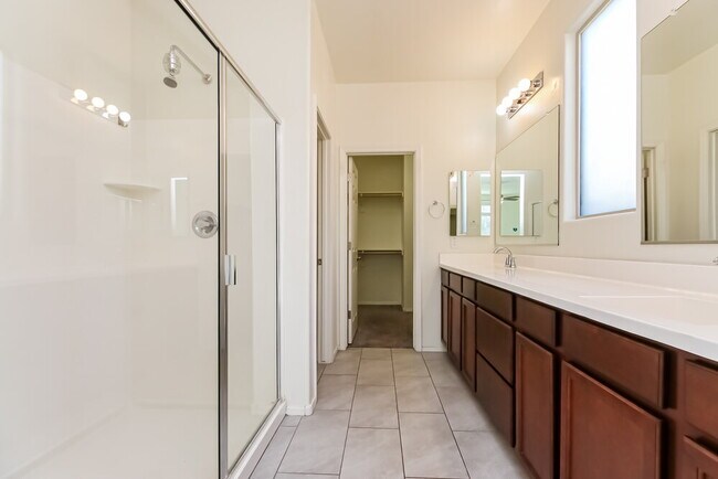 Building Photo - 7847 E Boise St