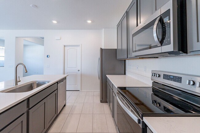 Building Photo - Modern 3-Bed + Den Home in Ventana De Estrellas