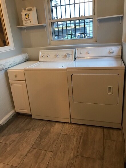 in unit washer and dryer - 25 E Exposition Ave